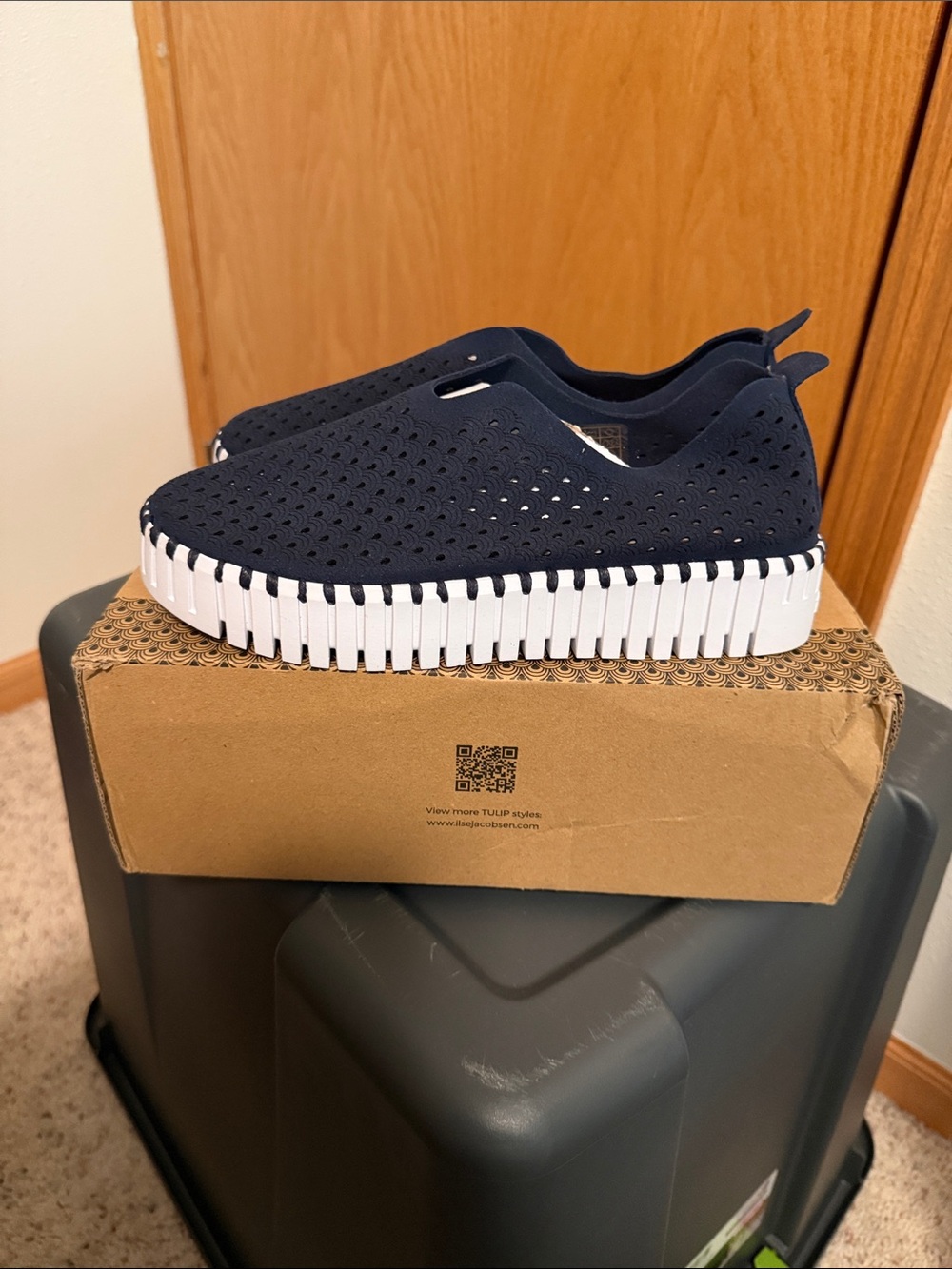 SUPER COMFORTABLE Ilse Jacobsen Dark Indigo Perforated Slip-On TULIP Sneakers - Picture 3 of 5